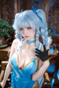 Coser Jiu Qi Miao as Cui Que Mei: Alluring Blue Fantasy Cosplay Unveiled-14