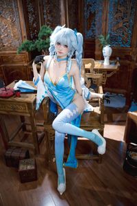 Coser Jiu Qi Miao as Cui Que Mei: Alluring Blue Fantasy Cosplay Unveiled-11