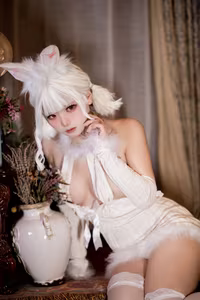 Coser Yi Miao Jun: Alluring Mid-Autumn Gift - Sweet White Bunny Transformation (80P - 2V)-8