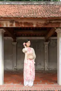 Vietnamese Ao Dai Charm: Traditional Beauty Embraced by Youthful Grace 1000024725-4