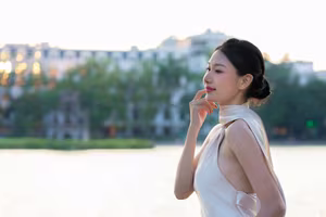 VGU No.59: Elegant Vietnamese Beauty by the Lake with Red Roses-1