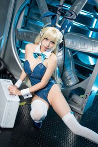 Coser San Wu Ren Xing: Alluring Blue Archive Asuma Toki Bunny Girl Cosplay-6