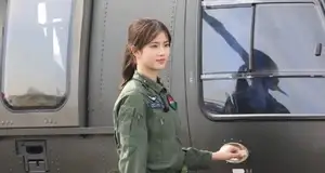 Stunning Female Military Pilot Captivates Viewers with Fairy-like Beauty-1