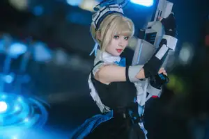 Coser Hua Qi Hana's Stunning Honkai Star Rail Cosplay: Futuristic Maid Warrior 飞鸟马时-3