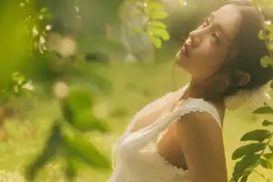 Trinh My Duyen: Fresh, Pure Beauty Like a Muse Under Golden Sunlight-9