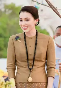 Queen Suthida of Thailand: An Icon of Elegant Fashion Blending Tradition and Modernity-2