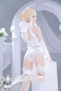 FGO Saber Bride: Shika XiaoLuLu Shines in Pristine White Wedding Dress - A Game Muse Brought to Life-13