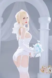 FGO Saber Bride: Shika XiaoLuLu Shines in Pristine White Wedding Dress - A Game Muse Brought to Life-16