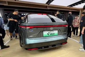 Toyota bZ7: S-Class Sized Electric Sedan, 700km Range. Huawei Tech Stuns!-12