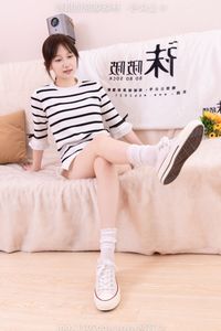 BoBoSocks Chinese Model No.556 Xiangcai: Youthful Casual Style with Striped Top, Shorts, Canvas Shoes & White Socks-0