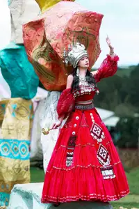 Ethnic Woman in Vibrant Traditional Attire 1000024497-17