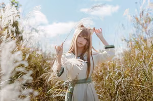 Coser Ely_eee: Enchanting 'Wolf and Breeze' Cosplay amidst Golden Fields | Artistic View-1