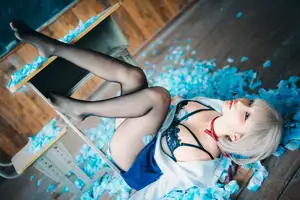Coser Chunmomo Self-Portrait Part02: Delicate Charms Amidst Dreamy Blue Petals-10