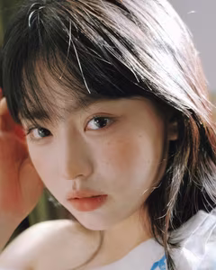 VGU No.94: Discover Elegant Beauty in Natural Light, An Expressive Portrait-4