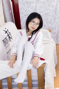 BoBoSocks No.545: Dynamic Chinese Model in JK Uniform & Thick White Stockings, Playful Pose-17