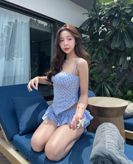 Tammy Pham radiant displaying alluring beauty by infinity pool-2