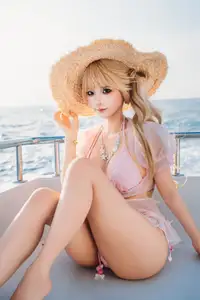 Coser Chunmomo's Enchanting Sunset Yacht Photoshoot - Part02-47