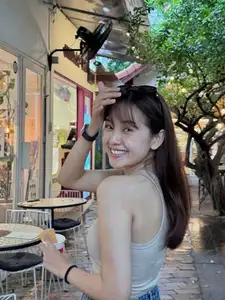 Le Tam Trieu Dang: Radiant Beauty, Captivating Style. A Glimpse into the Life of the Actress Who Rose to Early Fame.-8