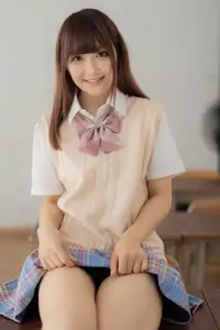 Ai Takanashi: Sweet Schoolgirl Radiating Youth in Uniform - ROM 01-17