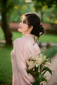 VGU No.194 Ao Dai: Timeless Vietnamese Elegance & Grace in Golden Hour 1000024567-2