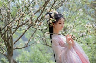 Coser Nnian as Begonia Fairy: Ethereal Beauty in a Fairytale Garden-15