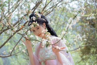 Coser Nnian as Begonia Fairy: Ethereal Beauty in a Fairytale Garden-10