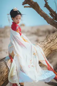 Coser Cherry Meow's 'Jinghong' Hanfu Photoshoot: Captivating Ancient Elegance-7