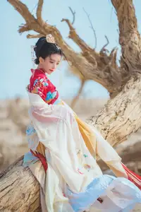 Coser Cherry Meow's 'Jinghong' Hanfu Photoshoot: Captivating Ancient Elegance-2