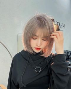 Beautiful Girl: Youthful Short Layered Hair & Dynamic Style - Beautiful Girl Photo-3