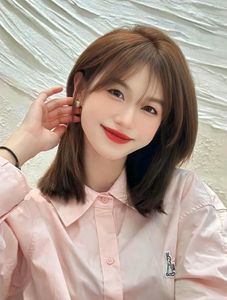 Beautiful Girl: Youthful Short Layered Hair & Dynamic Style - Beautiful Girl Photo-8