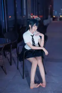 Coser Feng Jiang Jiang V as Hisaki JK: Captivating Youthful Charm in the City-10