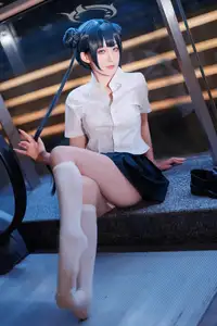 Coser Feng Jiang Jiang V as Hisaki JK: Captivating Youthful Charm in the City-19