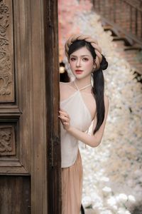 Graceful Beauty of a Vietnamese Girl in Traditional Ao Yem Attire-7