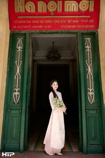 Gentle Beauty of Vietnamese Woman in Traditional Ao Dai at Hoan Kiem Lake-4