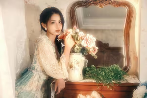 Q Pao Xiao Xuan Vol.8274 Portrait: Elegant, Dreamy Beauty in YiTuYu's Soft Light-5