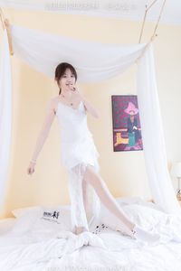 BoBoSocks No.560: Serene Chinese Model in Pure White Cotton Socks-33