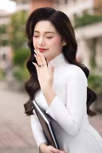 XVG No.31: The Grace of White Ao Dai: Captivating Traditional Vietnamese Beauty-2