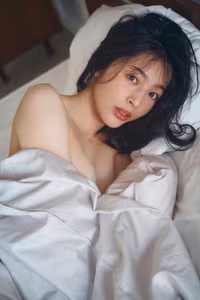 Captivating Misaki Jinbu in FLASH Digital Photo Book Vol.2 - Discover Her Natural Japanese Beauty-7