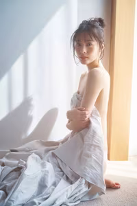 Captivating Misaki Jinbu in FLASH Digital Photo Book Vol.2 - Discover Her Natural Japanese Beauty-29