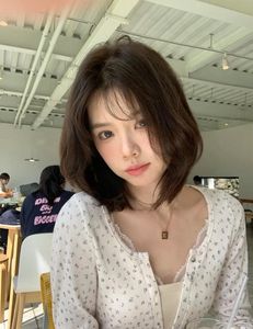 Chic Layered Bob Haircut for Round Faces - Trendy Short Hair for Beautiful Women-13