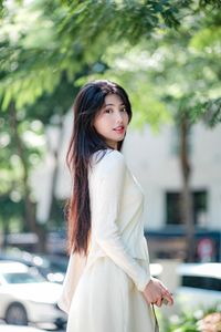 Radiant Vietnamese Beauty: Gentle Girl Bathed in Sunlight-4