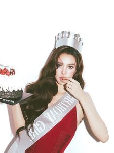 Miss Tieu Vy Radiantly Celebrates New Age Showcasing Her Alluring Golden Ratio Face-8