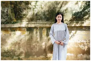 VGU No.193 Discover Youthful Charm: Radiant Smile of a Girl Amidst Fresh Fruit Market | 1000024596-8