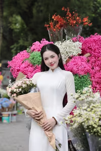 VGU No.147: Discover the enchanting grace of a Vietnamese girl in traditional Ao Dai amidst a vibrant flower market-2