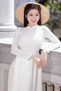 Vietnamese Beauty: Elegant Traditional White Ao Dai Woman with Conical Hat-0