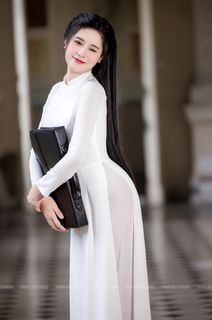 Vietnamese Beauty: Elegant Traditional White Ao Dai Woman with Conical Hat-4