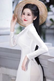 Vietnamese Beauty: Elegant Traditional White Ao Dai Woman with Conical Hat-7