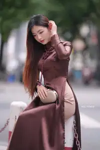 Discover the Alluring Beauty of Vietnamese Traditional Ao Dai 1000024907-14
