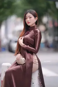 Discover the Alluring Beauty of Vietnamese Traditional Ao Dai 1000024907-10