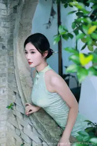 Nan Qiao: Graceful Charm in Jade Green Cheongsam - XiuRen No.10538 Collection-33